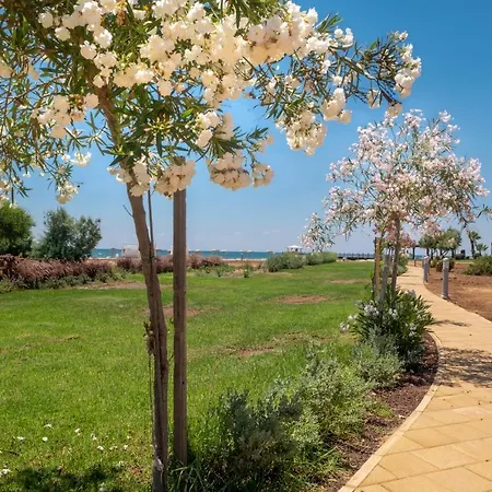 Thalassa & Retreat