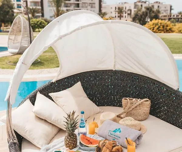 Thalassa & Retreat Semesteranläggning (resort)